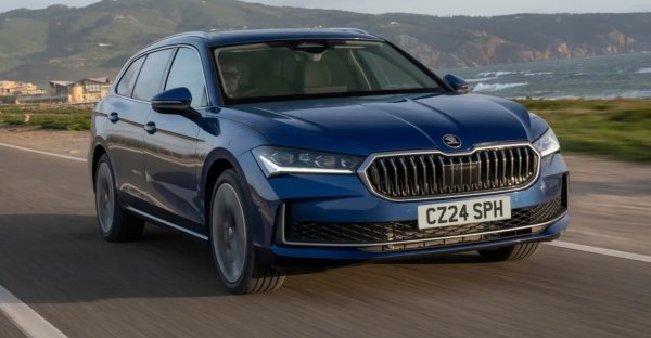 Тази Skoda  предлага динамичен стил, огромна практичност и достатъчно технологии, за да се конкурира лесно с редица премиум марки, но на по-ниска цена.
 
Основният плюс на това комби е ненадмината практичност. Багажникът осигурява огромна товарна площ от 690 литра или 1920  със свалени седалки; число, до което малко конкуренти се доближават.

За пътниците отзад луксът е ежедневие. Освен това имат пространство за краката, което може да бъде надминато само от автомобили като Audi A8 L. И една критика - самият размер на Superb Estate може да го направи труден за паркиране. Във всичко друго това е шампионът на английското издание.
